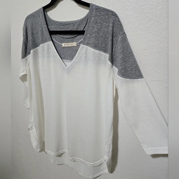 WE THE FREE Oversized Raglan Sleeve Tee V-Neck Gray White Size Extra Small - Picture 4 of 10